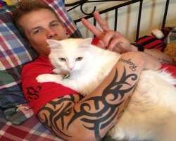 Mahone is an animal lover and owns a white cat whom he calls as Romo.